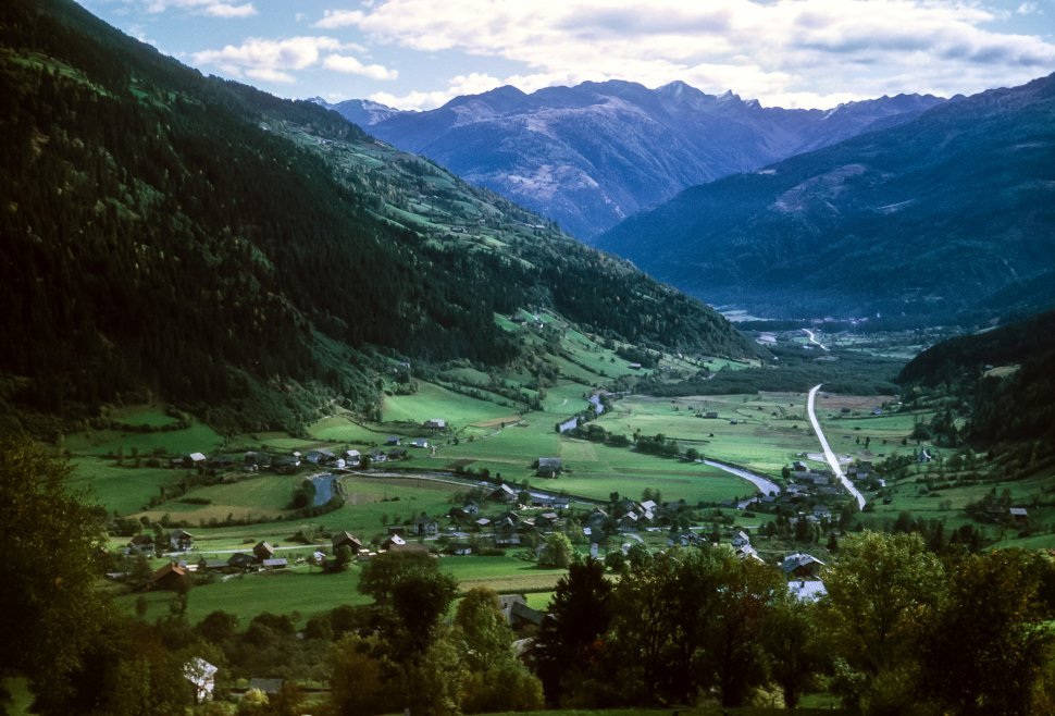 free-vintage-stock-photo-of-mountain-village-in-valley-vsp