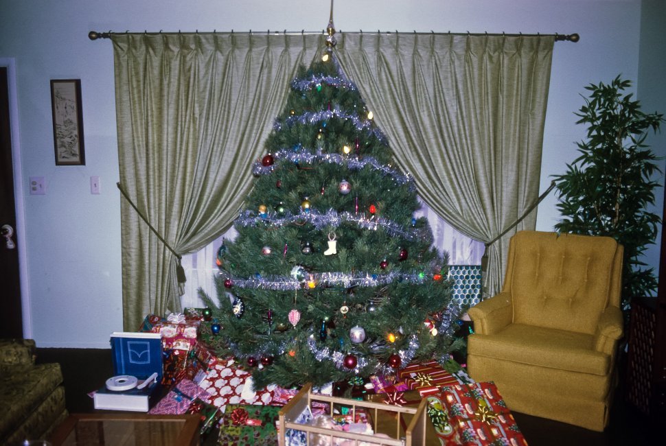 Free image of Christmas tree and gifts in an American suburban home, USA