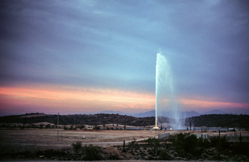Free image of Large fountain of Fountain Hills community in Arizona