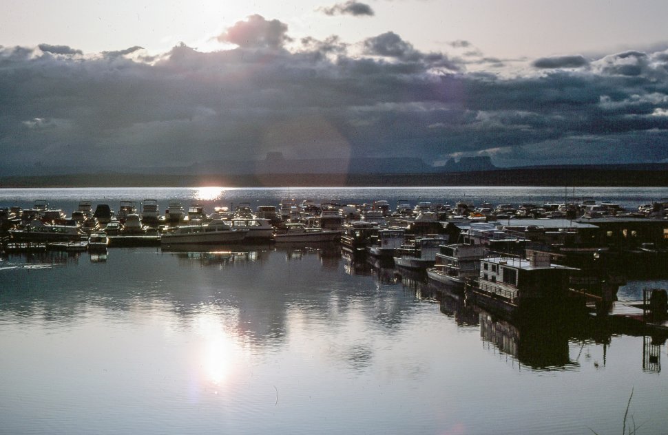 Free image of Sun reflection on Lake Powell and boats during sunset, Arizona